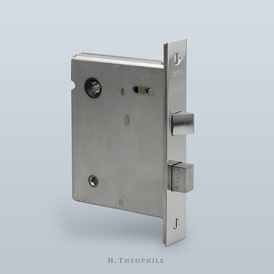 Interior privacy mortise lockset, tighter spacing