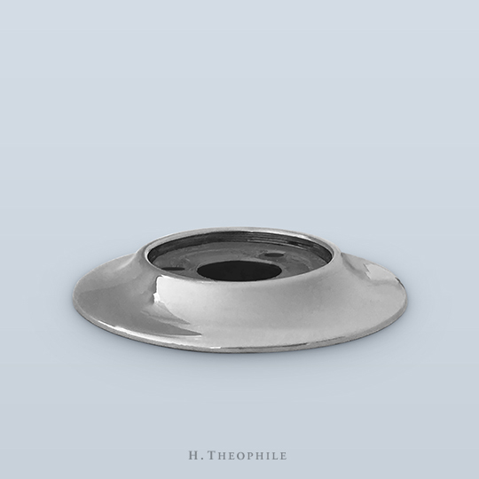 Minimal rosette with concealed mounting