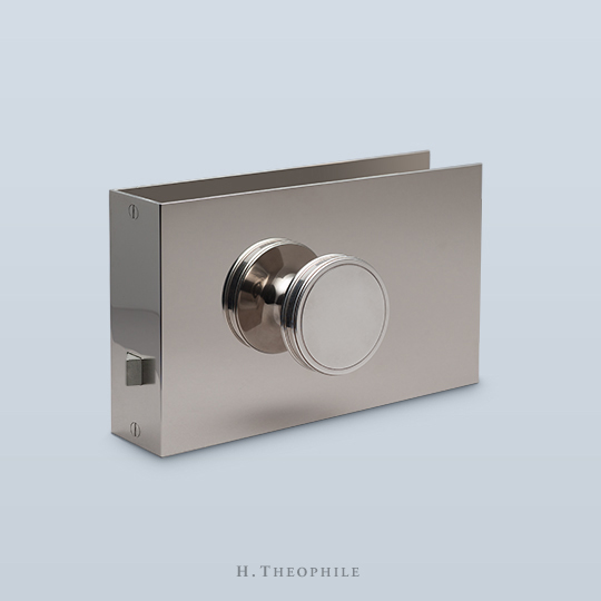 Horizontal rectangular cuff with handle