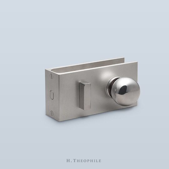Horizontal rectangular cuff with handle