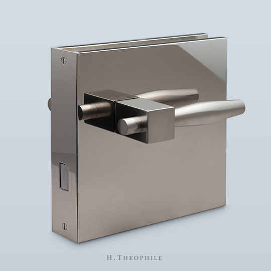 Square cuff with handles