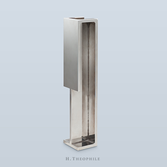 Pocket door fin-cuff with integral edge pull