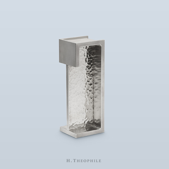 Pocket door fin-cuff with integral edge pull with hammered recess