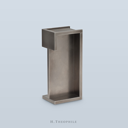 Pocket door fin cuff with integral recesses/edge pull, passage
