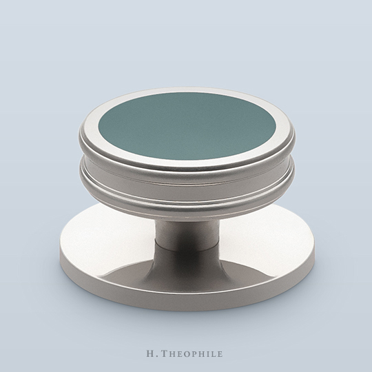 Barrel knob with leather insert