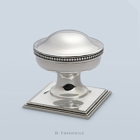 Round knob with beaded perimeter