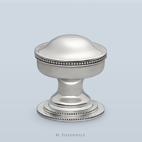 Round knob with beaded perimeter