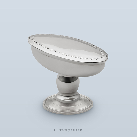 Knob with perimeter engraving