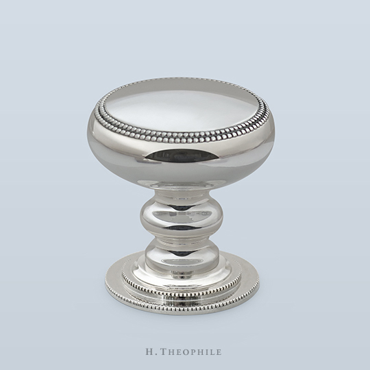 Knob with two beaded rings