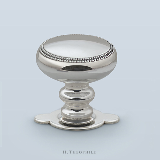 Knob with two beaded rings