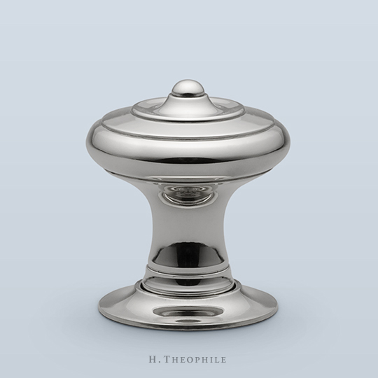 Round knob with concave top step