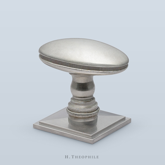 Antique oval knob with knurled side and separate knurled base ring