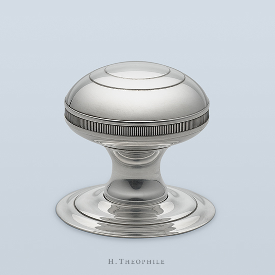Neoclassical knob with knurling