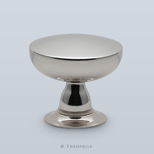 Champagne knob with knurled band at base