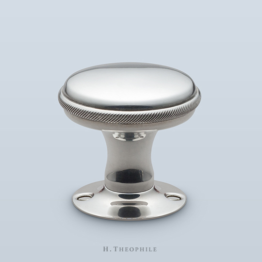 Round flattened knob with knurled band