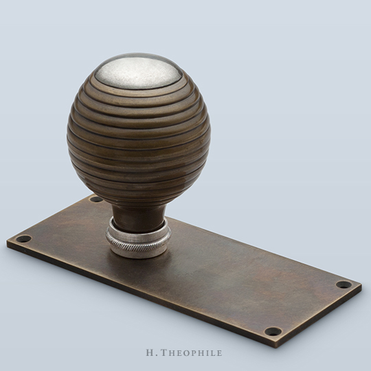 Ringed beehive knob with plain center
