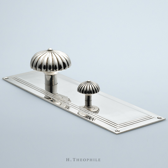 Neoclassical melon knob