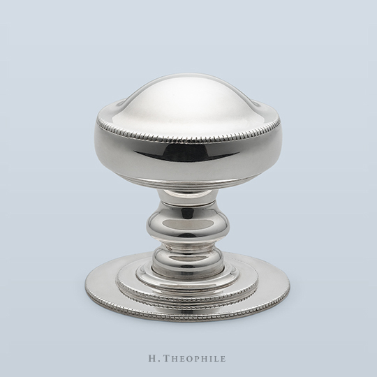 Traditional knob with knurled edge