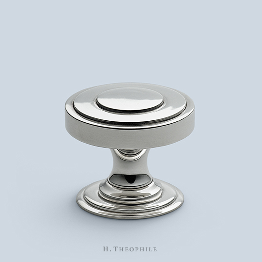 Knob with concentric circles