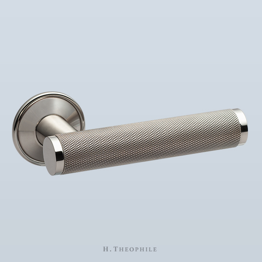 Pipe lever with knurling
