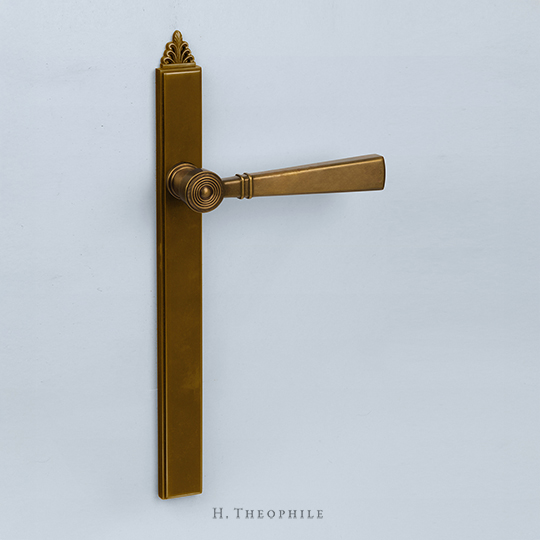 Neoclassical lever with two thin bands and filigreed cap