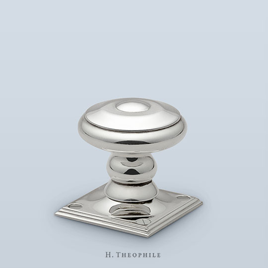 Neoclassical cabinet pull with concentric circles