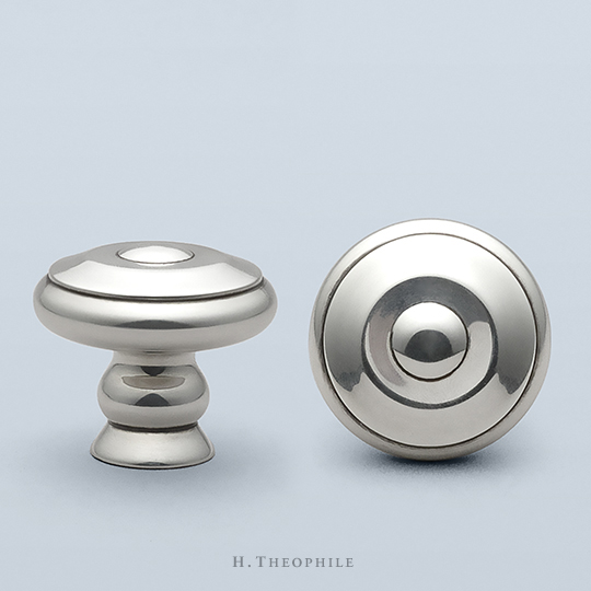 Neoclassical cabinet pull with concentric circles