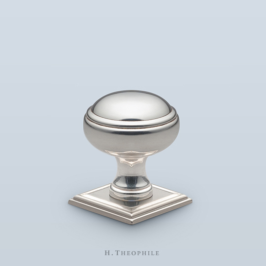 Neoclassical cabinet pull