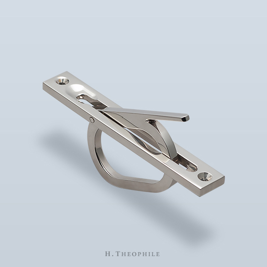 Pocket door edge pull with oval handle