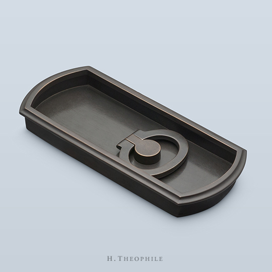 Arched recessed pull with straight sides and single-stepped edging
