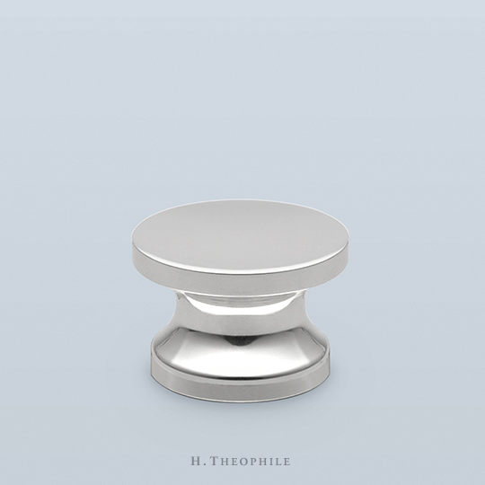 Cabinet pull with hourglass base