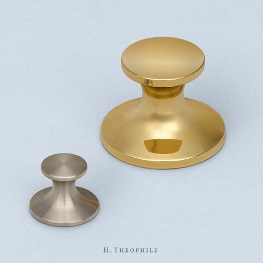 Small round pull with flared base