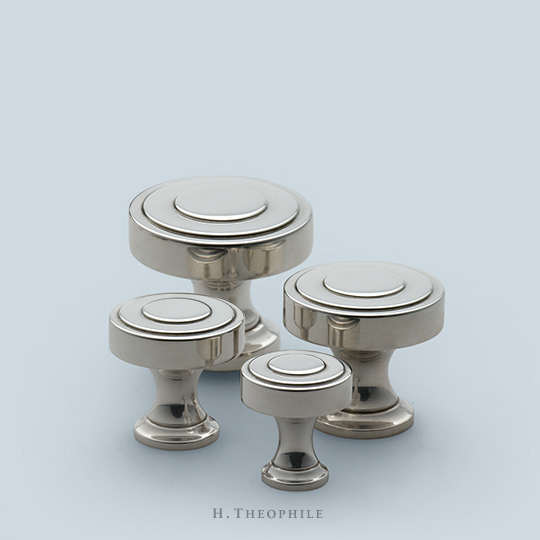 Cabinet pull with concentric circles