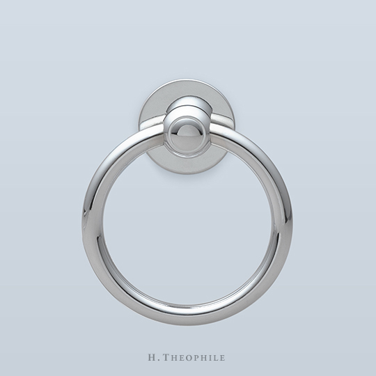 Ring cabinet pull with disk backplate