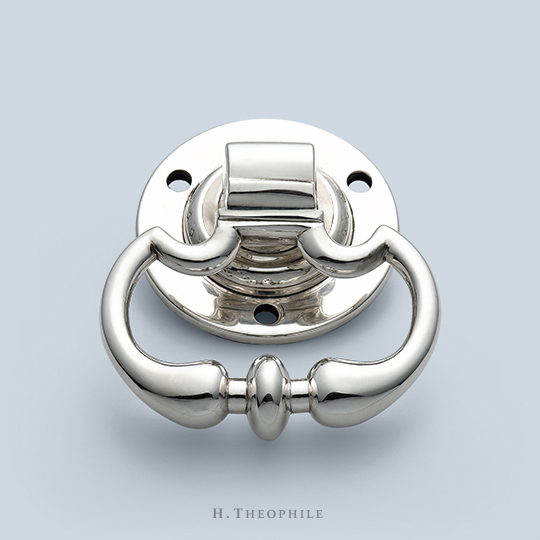 Neoclassical stirrup ring pull