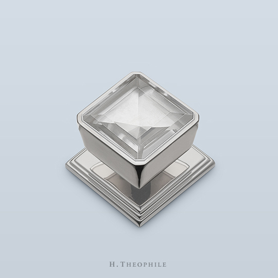 Square rock crystal pull with chamfer on corners and minimal shaft