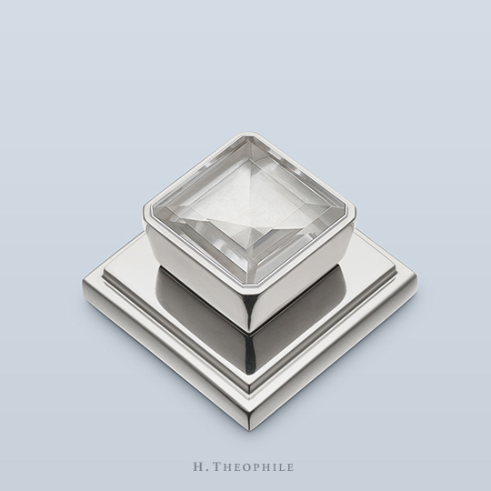 Square rock crystal pull with chamfer on corners and minimal shaft
