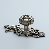 Adamesque knob with feather design