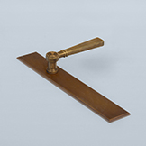 Neoclassical lever with two thin bands and filigreed cap